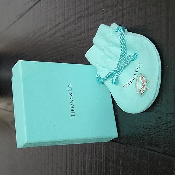 Authentic Tiffany & Co. Bow Ring - Picture 2 of 9